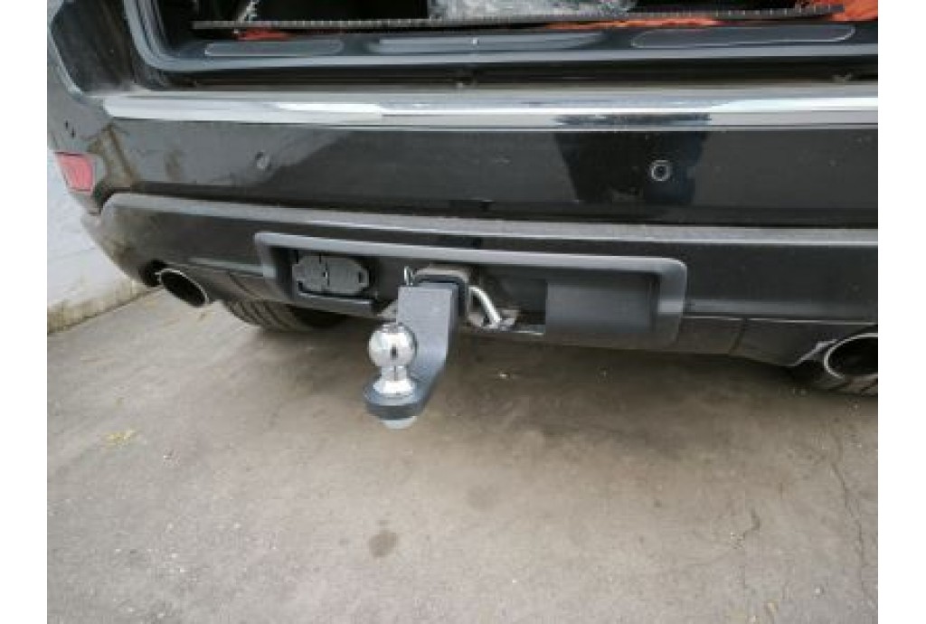 Максимум возможностей для вашего авто из США: Комплект фаркопа и розетки.