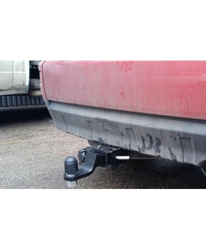 Фаркоп BERG на Mitsubishi Outlander XL 2007-2012, Peugeot 4007 2008-2012, Citroen C-Crosser 2007-2012. Тип шара: E (шаровый узел под американский квадрат