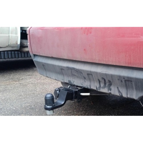 Фаркоп BERG на Mitsubishi Outlander XL 2007-2012, Peugeot 4007 2008-2012, Citroen C-Crosser 2007-2012. Тип шара: E (шаровый узел под американский квадрат